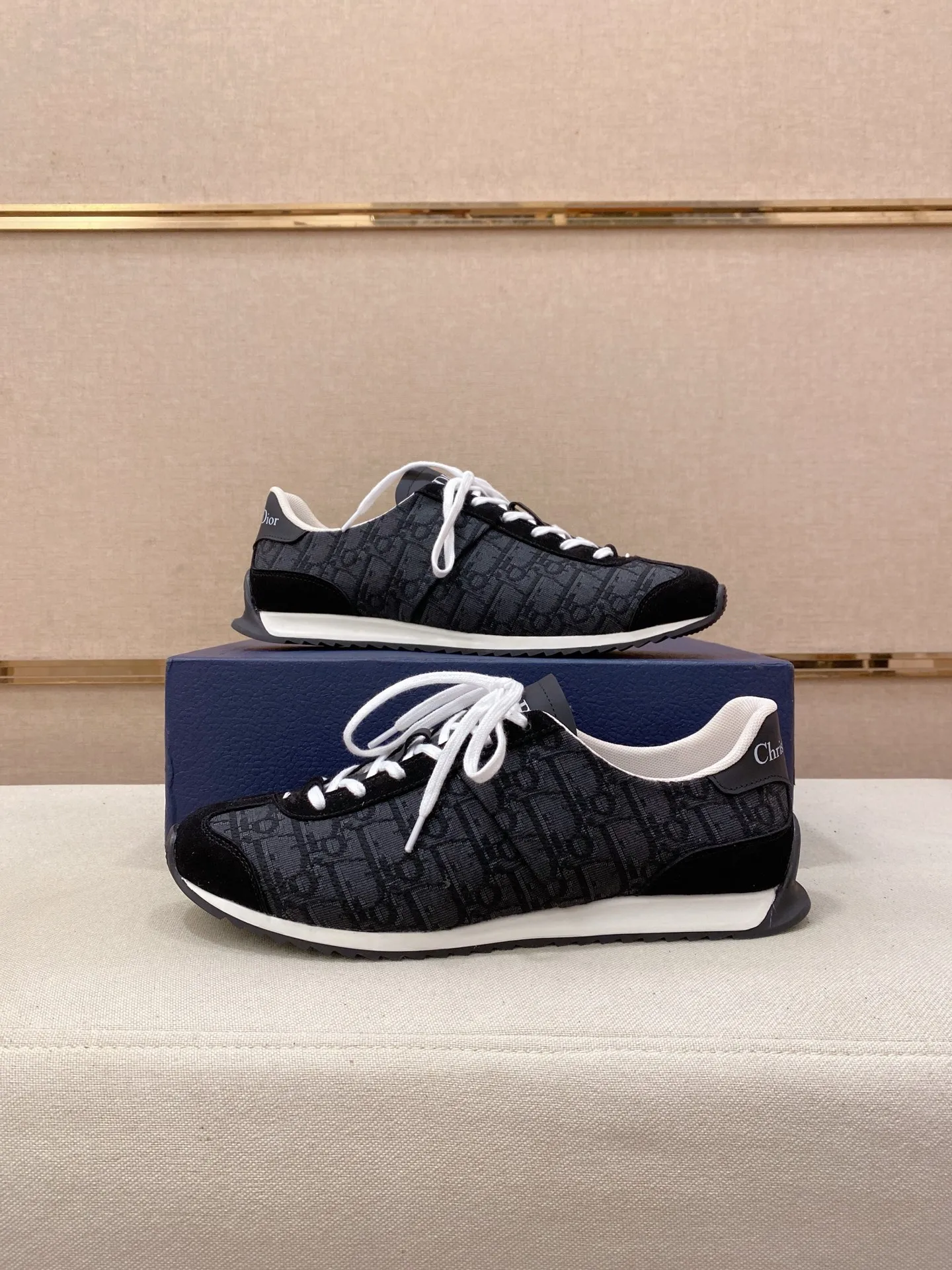 Men's shoes💰: 440💰Couple style💏 [Dior·Dior] New casual sports style men's shoes, new spring and summer design, perfect workmanship, lace-up lazy style to create wardrobe quality, upper: imported first-layer cowhide, mesh breathable lining soft and comfortable, ultra-light TPU wear-resistant outsole, simple, versatile fashion men's shoes, excellent color code number 35--44. (45,46 customized items are not returnable or exchangeable)